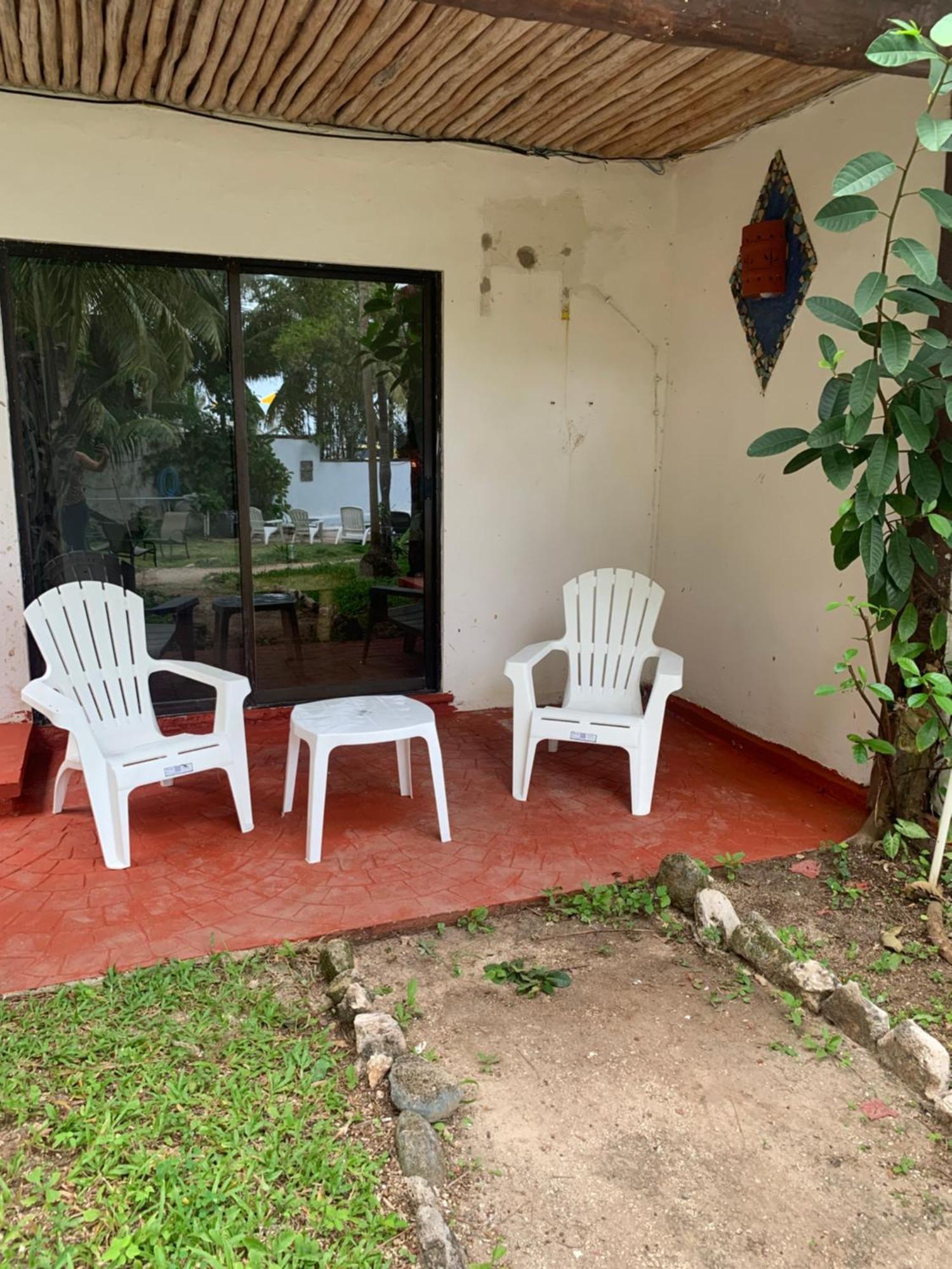 Casa Caribe Cancún Exteriér fotografie A typical patio at a hotel in San José, Costa Rica